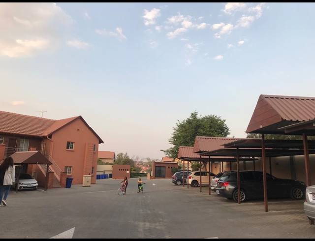 2 BEDROOM TOWNHOUSE RENTED IN KOSMOSDAL